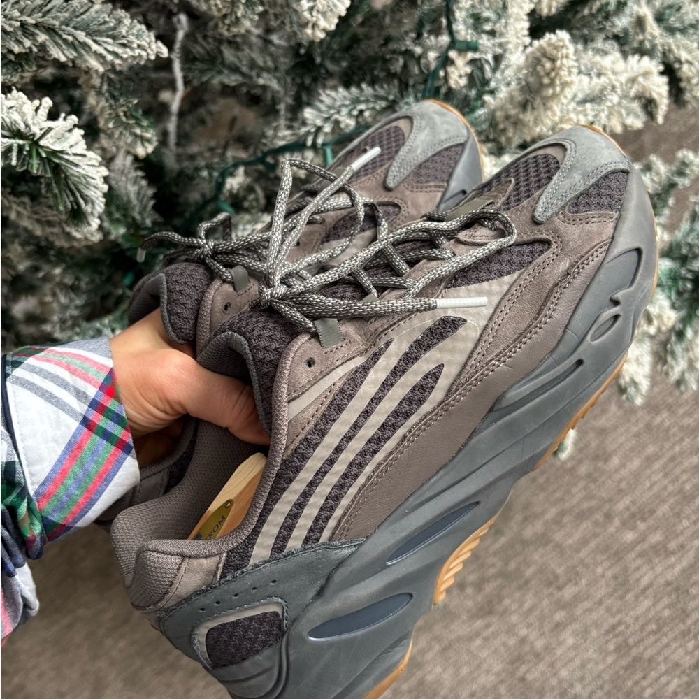 Adidas 2019 Yeezy Boost 700 V2 Geode EG6860 Men’s Size 10 1/2